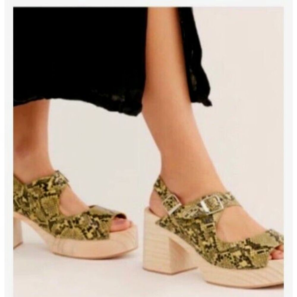 Free people Shoes Wooden Platform Clogs Belem Green Snakeskin Print‎ Size 9